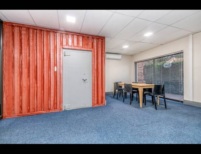 625M² OFFICE FOR SALE IN PARKTOWN